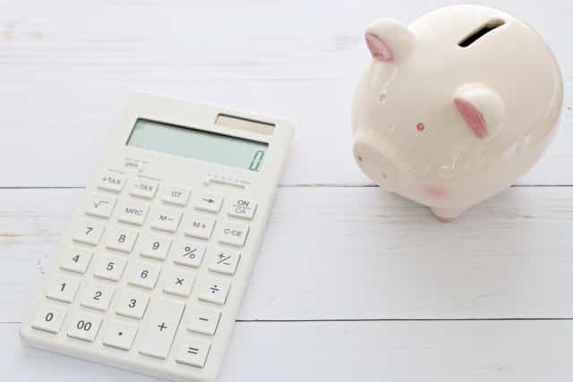 Piggy-banks-and-calculators